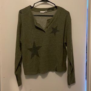 Long sleeved 1/2 button star top